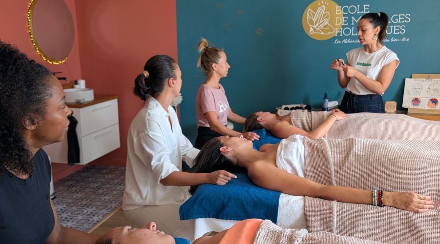 petit-groupe-ecole-massages-holistiques